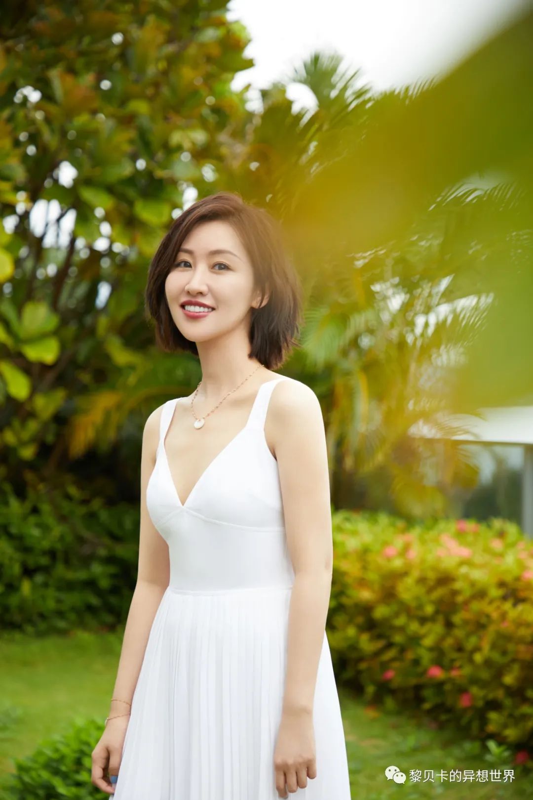 什么颜色发色显白又低调,染什么发色显白又好看又有气质