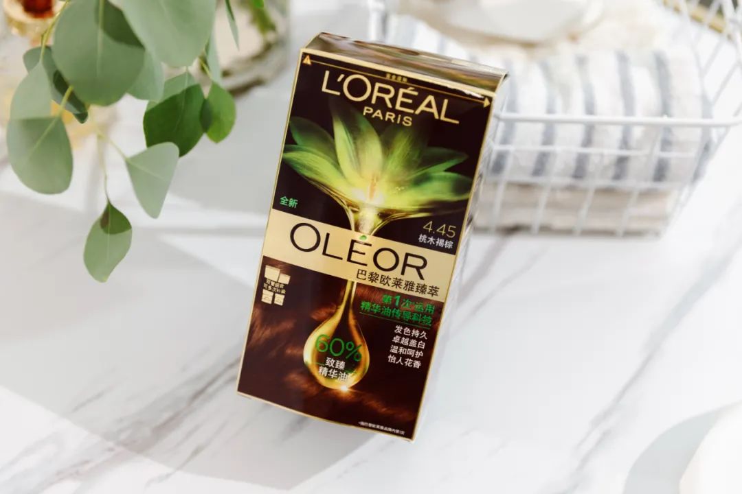 什么颜色发色显白又低调,染什么发色显白又好看又有气质