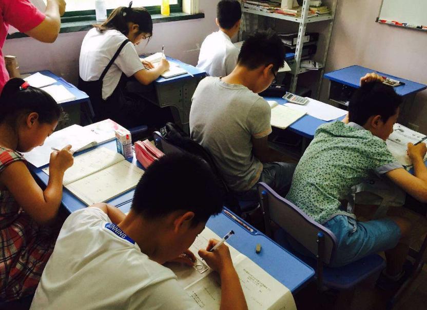 寒暑假被课外班填满,寒暑假被课外班填满谁是受益者