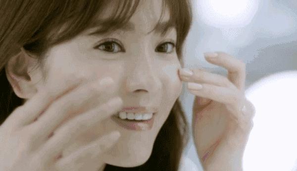 用这款神奇的专利牙膏刷一刷，3分钟KO细菌，老牙垢瞬间溶解，老黄牙不见了，多年的口臭都消失了，牙医强烈安利