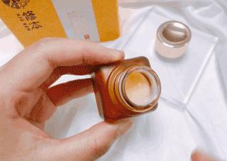 60岁没眼袋方法,教你一招去眼纹