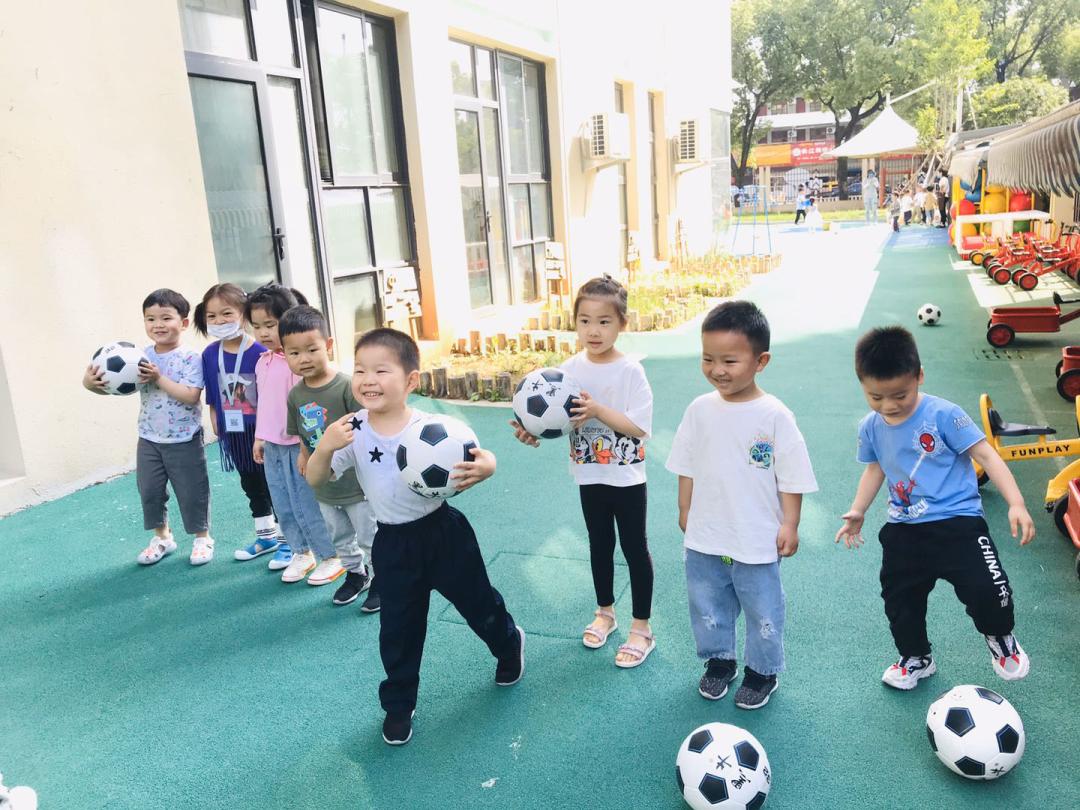 中国足球从娃娃抓起小球童,足球从娃娃抓起图片