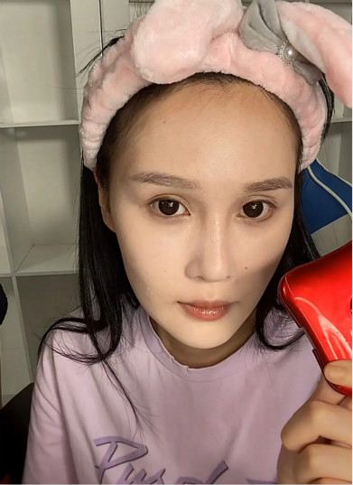 赵本山双眼皮,赵本山女儿素颜直播曝光真实颜值