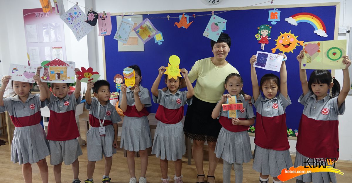 河北石家庄友谊大街小学：纸短情长爱心贺卡赠园丁