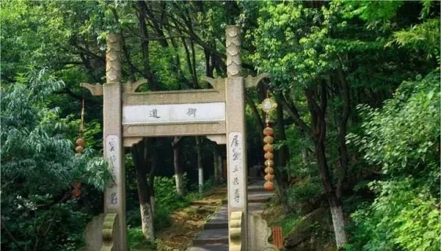 穹窿山有哪些特点,穹窿山凭什么被誉为天下第一