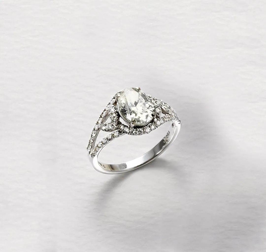 钻石容易裂吗,裂开的钻石哪里出