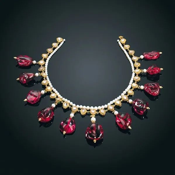 为什么宝石是五颜六色的,宝石为什么五光十色