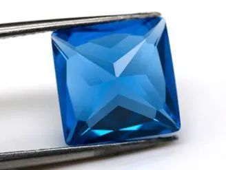 为什么宝石是五颜六色的,宝石为什么五光十色