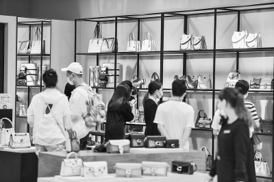 工厂售假奢侈品牌包包赔偿标准,假冒奢侈品要遭到怎样的处罚