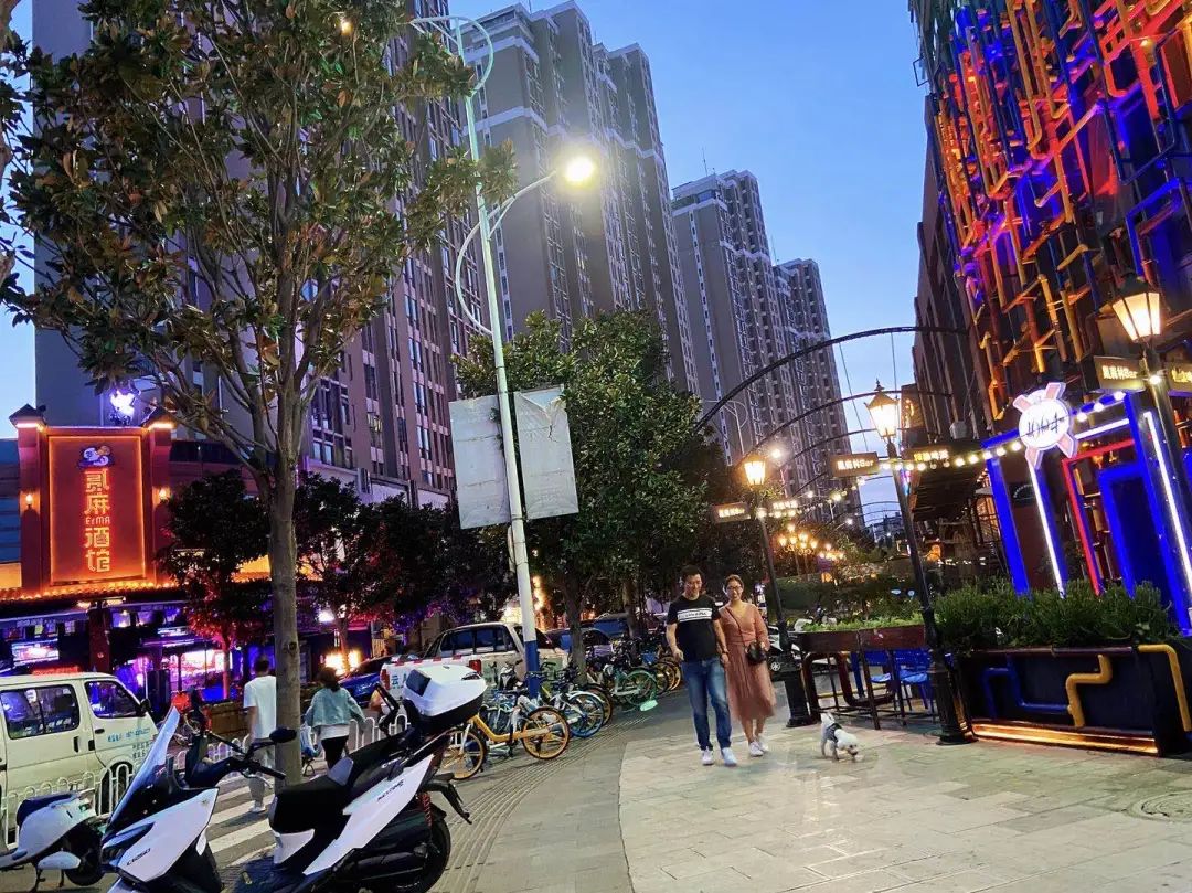 昆明西山南亚风情第壹城,昆明之夜不夜城