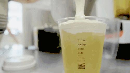 为什么秋天奶茶能刷屏,秋天的第一杯奶茶搞笑梗