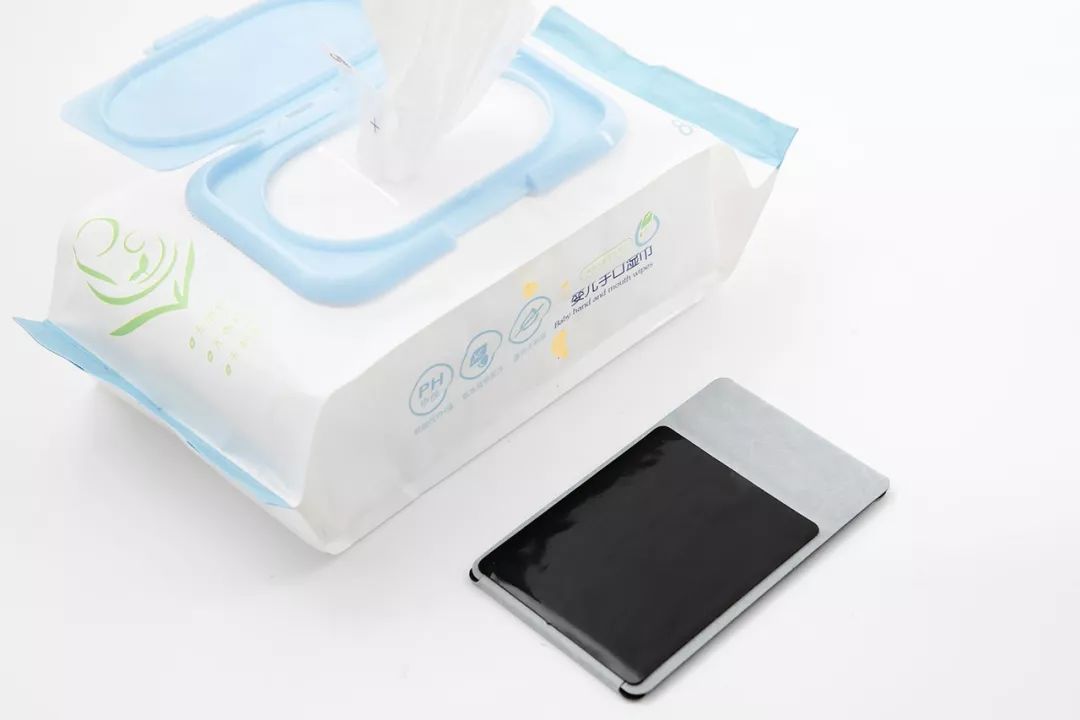 这个中国团队做了款手机支架，在外网7天卖了25万美元