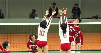 上演扣杀拦网,夺冠拦网镜头