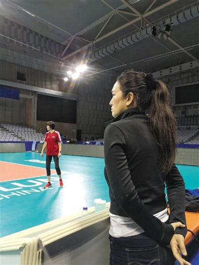 上演扣杀拦网,夺冠拦网镜头