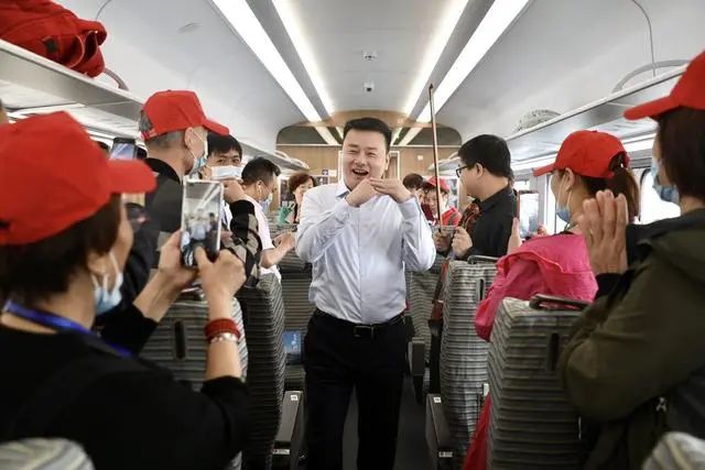 d955次列车时刻表,d5819发车了没