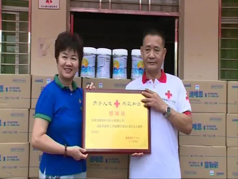 爱心企业家为留守儿童捐赠,浚县爱心企业捐赠奶粉