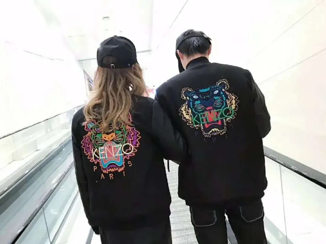 巴黎为她的儿子哭泣，Kenzo创始人高田贤三因新冠在法去世