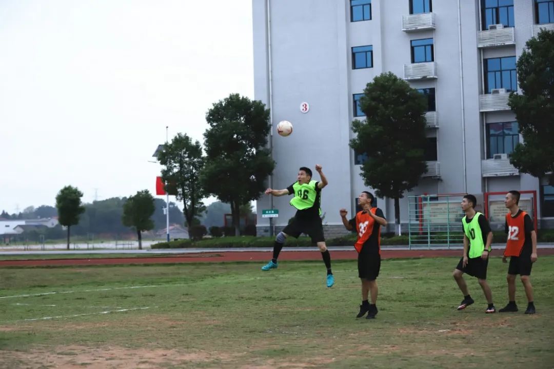 足球场上的兵哥哥,兵哥哥足球比赛