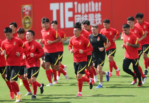 国足足球热身训练10个动作,国足在深圳训练是在哪里集结