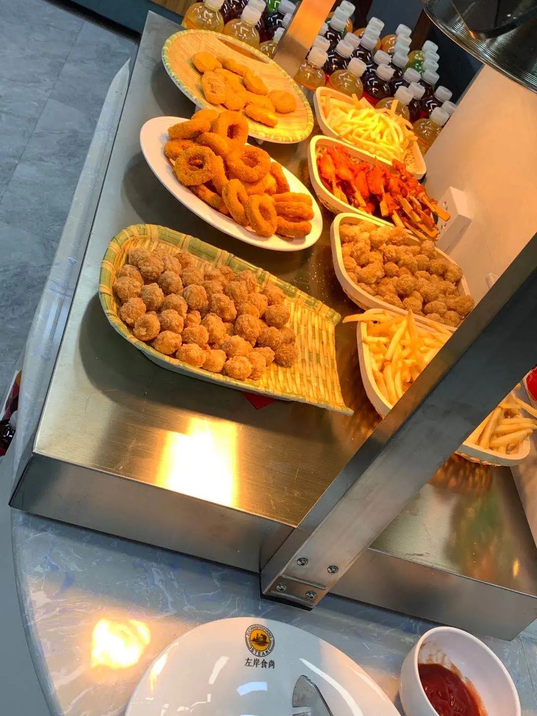 卢氏百悦城左岸食尚｜牛排+火锅自助：39.9元/49.9元享门市价69元/103元的黑椒牛排+火锅自助+酒水+热菜，无需预约