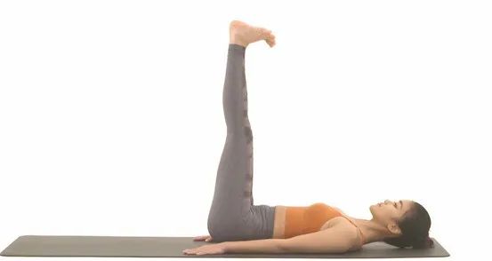 赵丽颖深夜首晒产后照,赵丽颖产后复出一身黑色尽显温柔