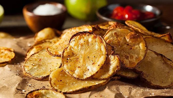 从土豆里吃到八大菜系，薯片为啥让*欲人**罢不能？|睡前聊一会儿