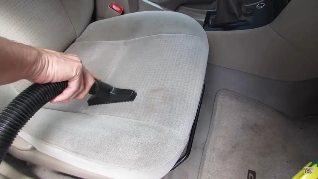 不小心在车上洒饮料,汽车被洒了几滴饮料有事吗