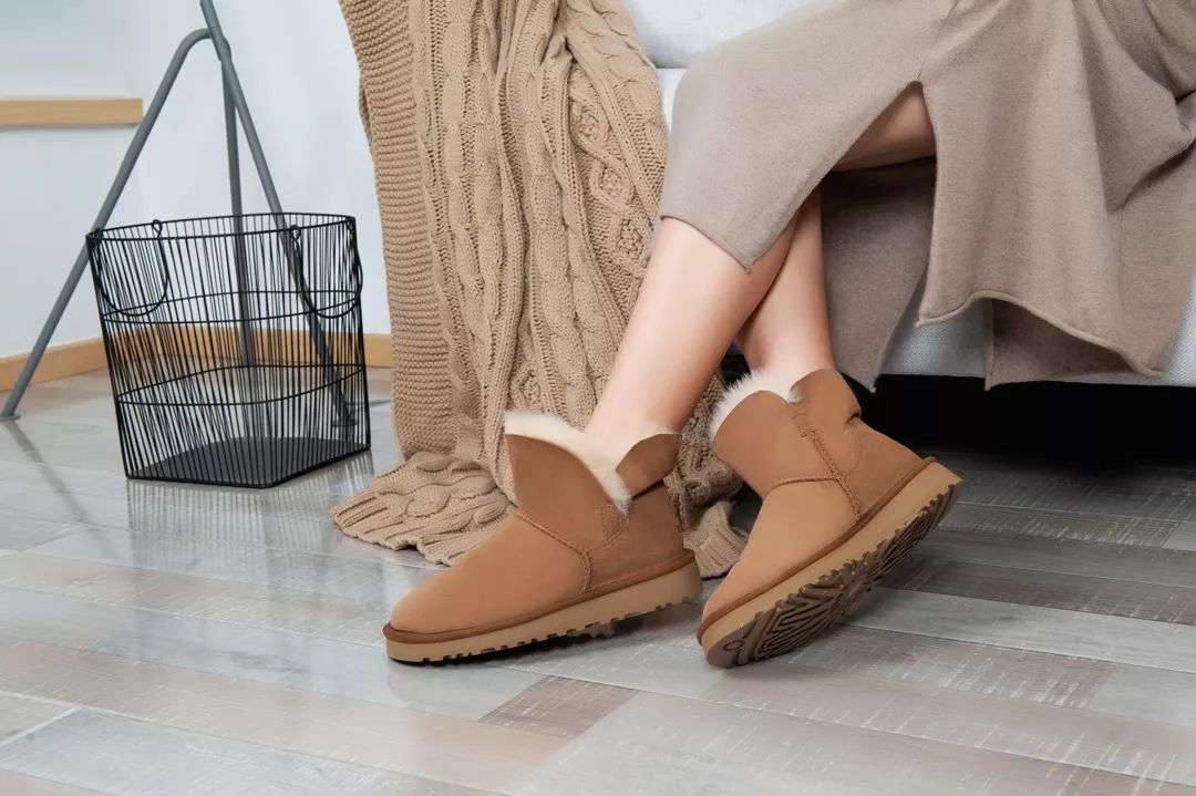 秋冬爆款加绒雪地靴,潮冬爆款加绒雪地靴