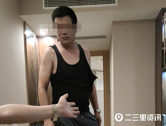 耳膜被人打穿孔打人者坐几年牢,被三人轮流殴打耳膜穿孔