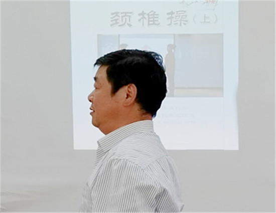 长期低头玩手机颈椎操,长期低头玩手机脖子疼怎么缓解