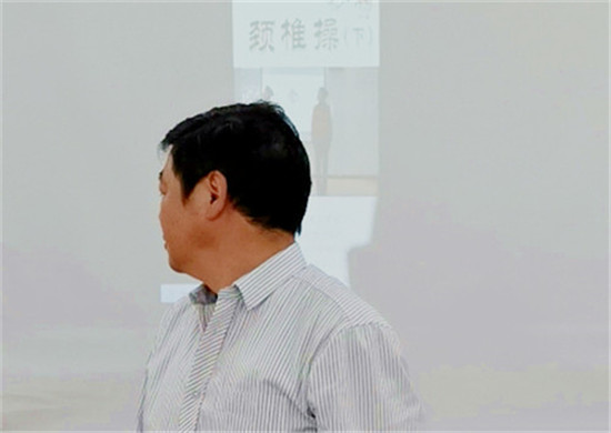 长期低头玩手机颈椎操,长期低头玩手机脖子疼怎么缓解