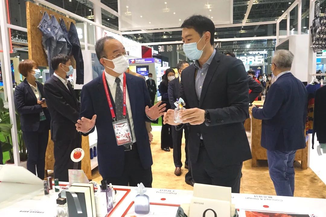 参展闵行企业有啥亮点？跟着区领导逛进博就知道了