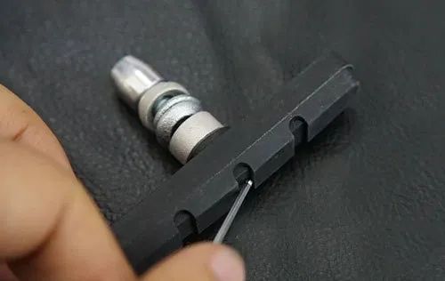 自行车刹车刹不住有异响怎么办,自行车刹车为什么会有声响