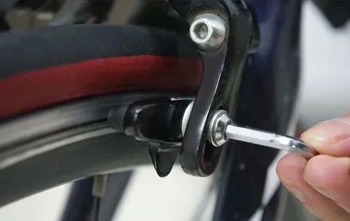 自行车刹车刹不住有异响怎么办,自行车刹车为什么会有声响