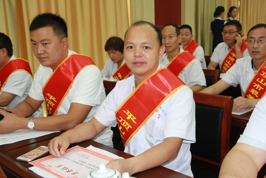 郏县人民医院心血管内科主任万迎杰和他的团队在救死扶伤追求卓越的路上将医者仁心进行到底