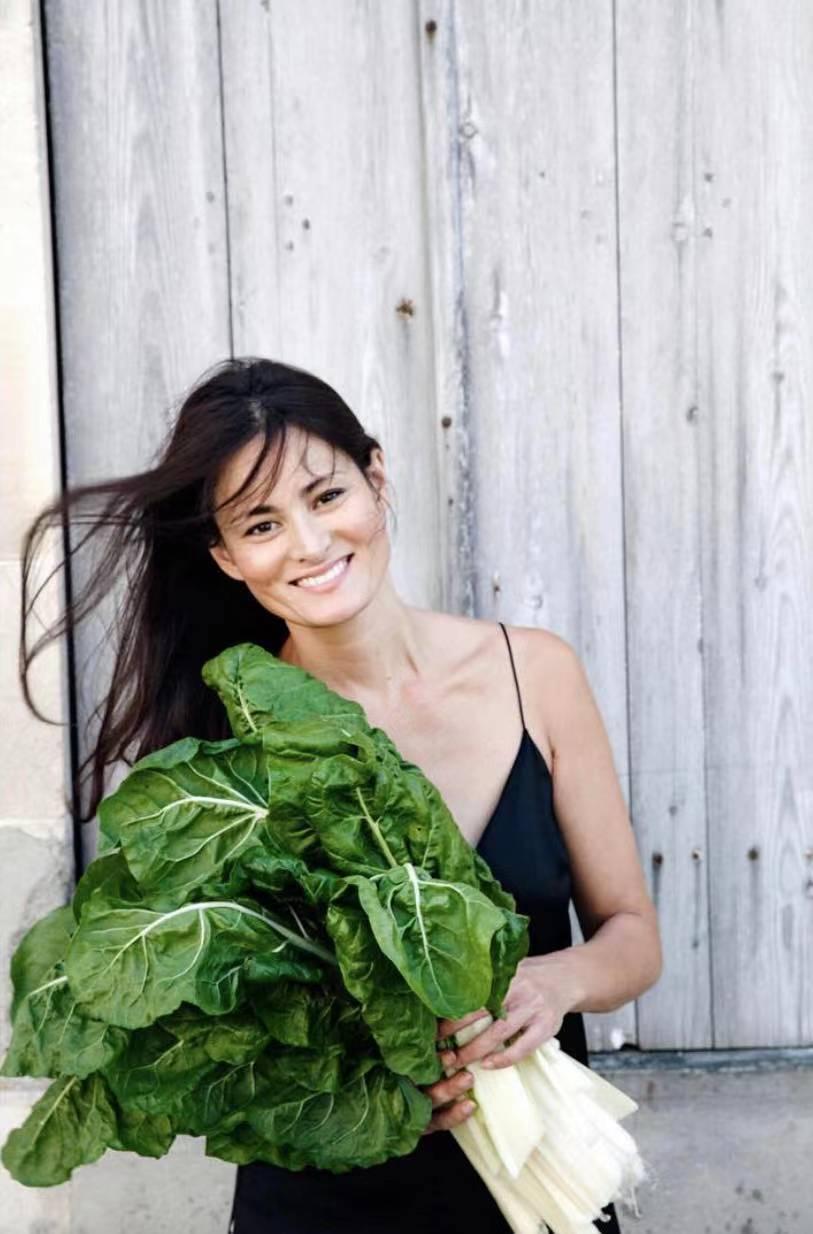 养十几只狗狗博主,网红养小土狗日常