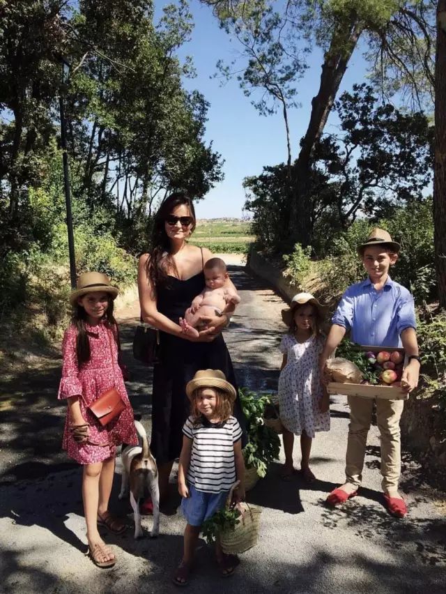 养十几只狗狗博主,网红养小土狗日常