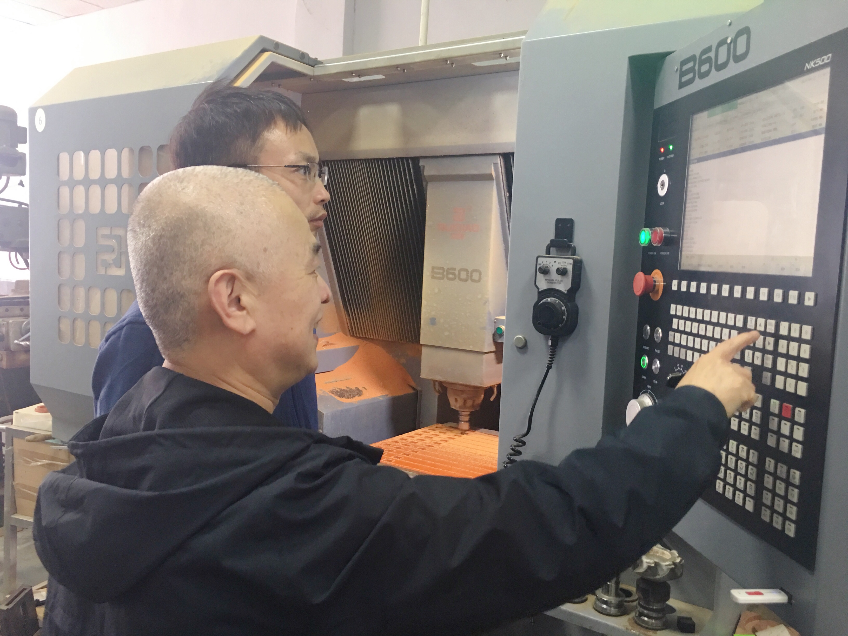 嘉兴这位劳模技术高超，产品受飞利浦、欧司朗等国际品牌青睐