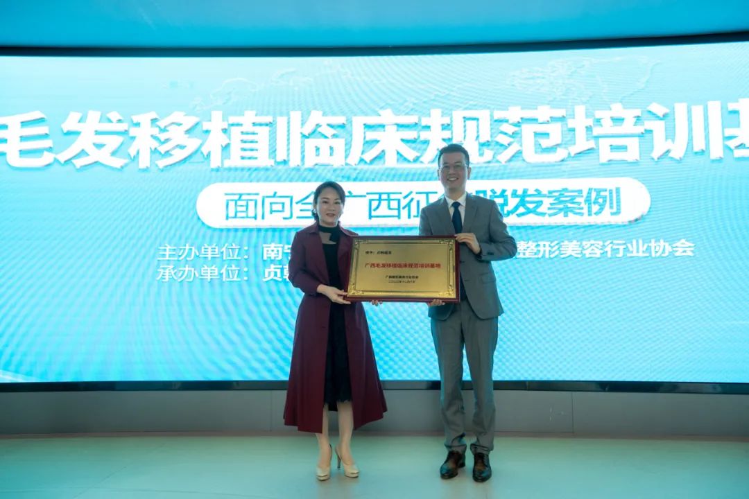 本地25-55岁脱发者秃顶发际线后移,脱发严重秃顶发际线高怎么办