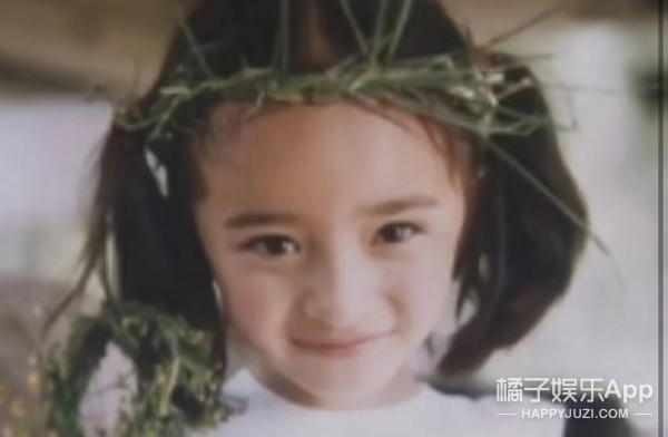 还记得表情包,小女孩模仿妈妈生气皱眉表情包