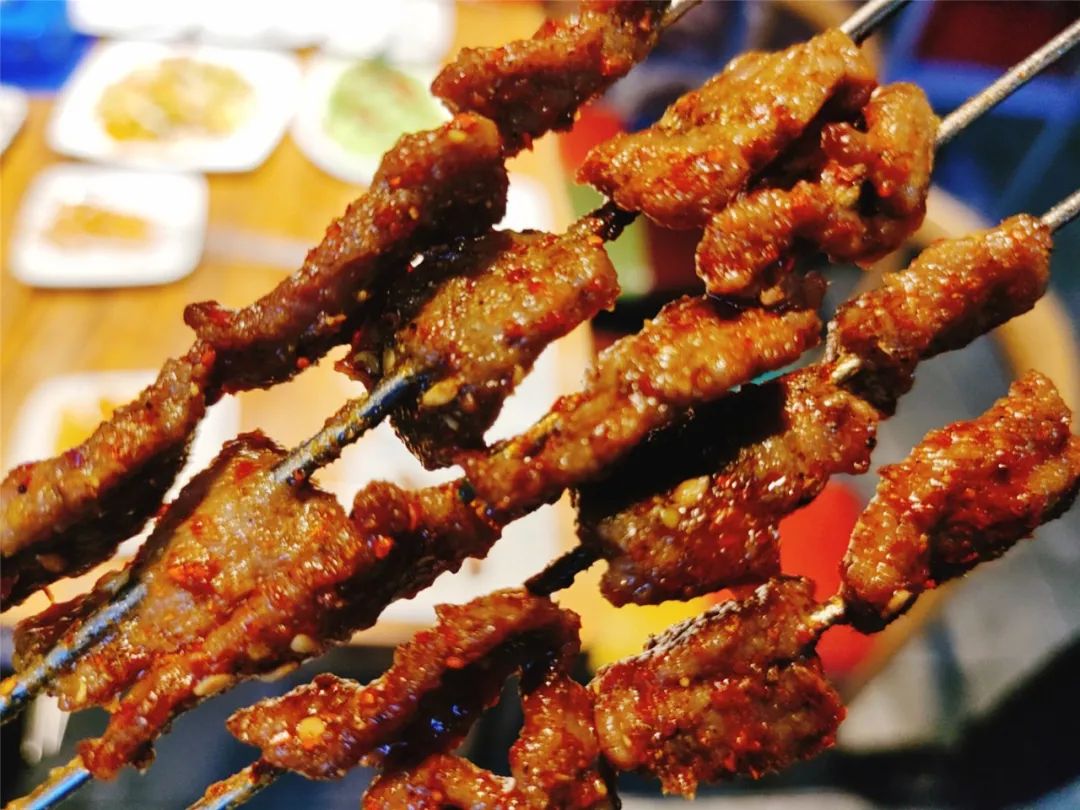 【卢氏丨陳家烤肉】69.9元吃门市价198元烤肉套餐，鲜牛肉+猪五花+羊肉串+烤鸭肠……属于肉食主义的狂欢来啦！