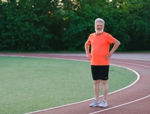 如何正确保护好自己的腰椎,1分钟自测看你的腰椎好不好