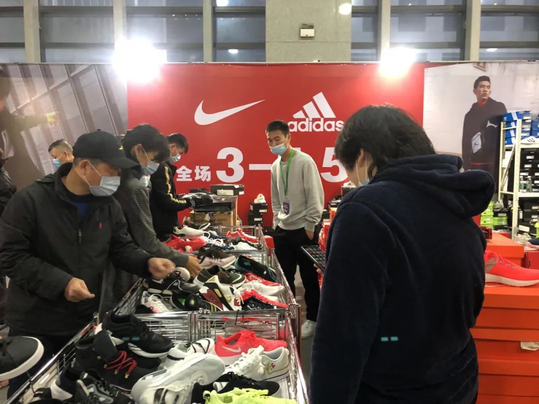 温州这里卖货免比价、不凑单、没满减，因为件件都是超低折扣