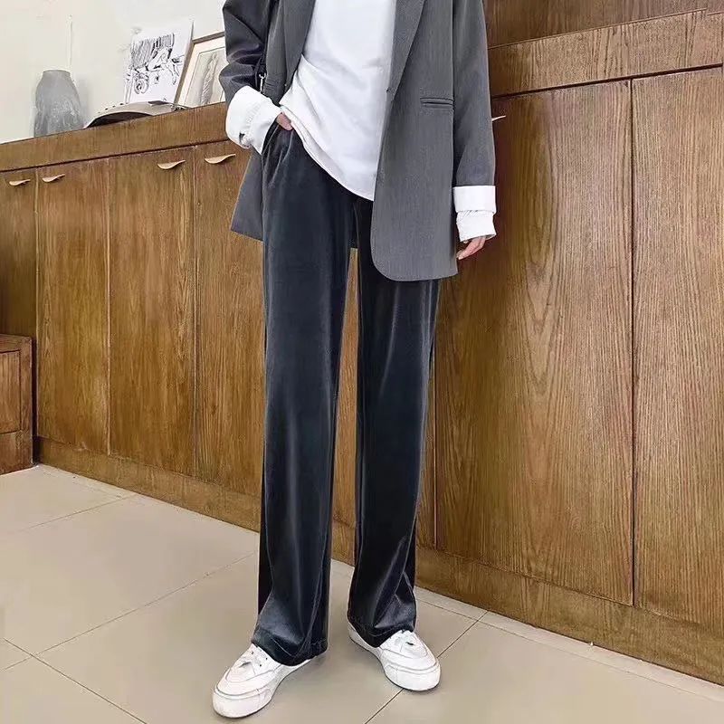 这条丝绒阔腿裤绝了，“吃肉”10斤，显高5CM！布料亮滑细腻