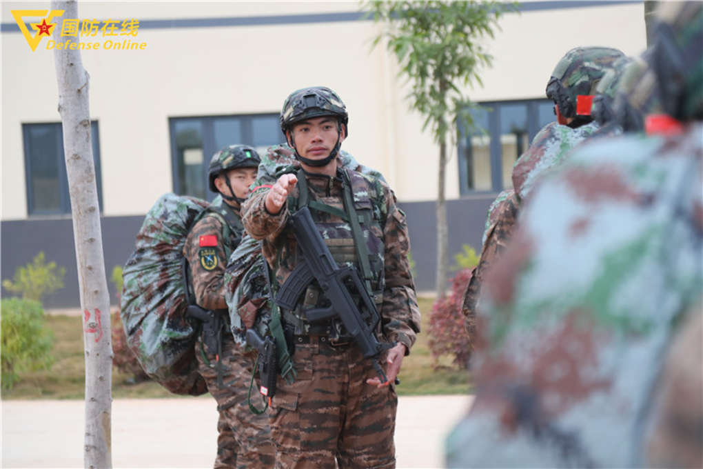 官兵魔鬼训练周,战友们体能训练