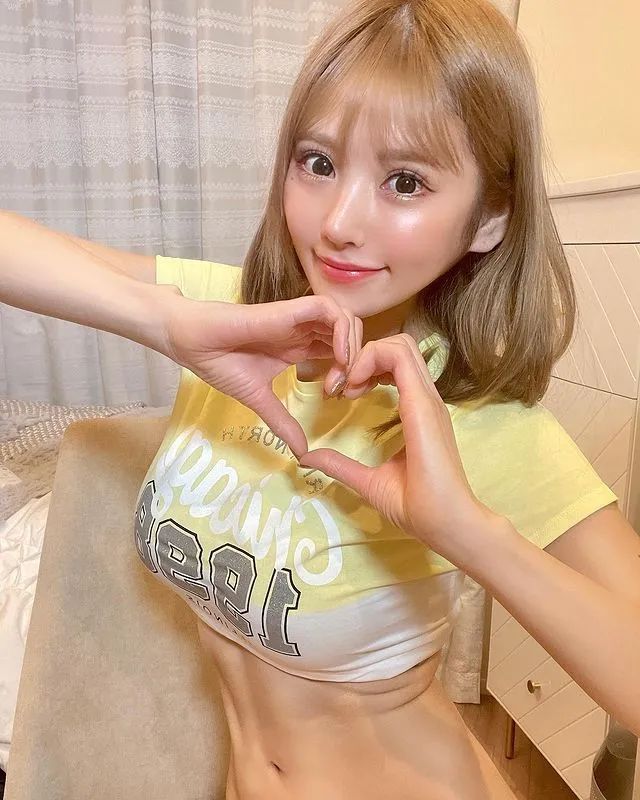 巨乳蚂蚁腰，拥有14万粉丝的日本牙护士，病人排队求看病