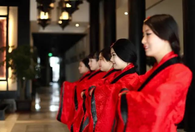 走出《大秦赋》！明天跟着9号线去西安临潼度假区邂逅炫“彩”之旅