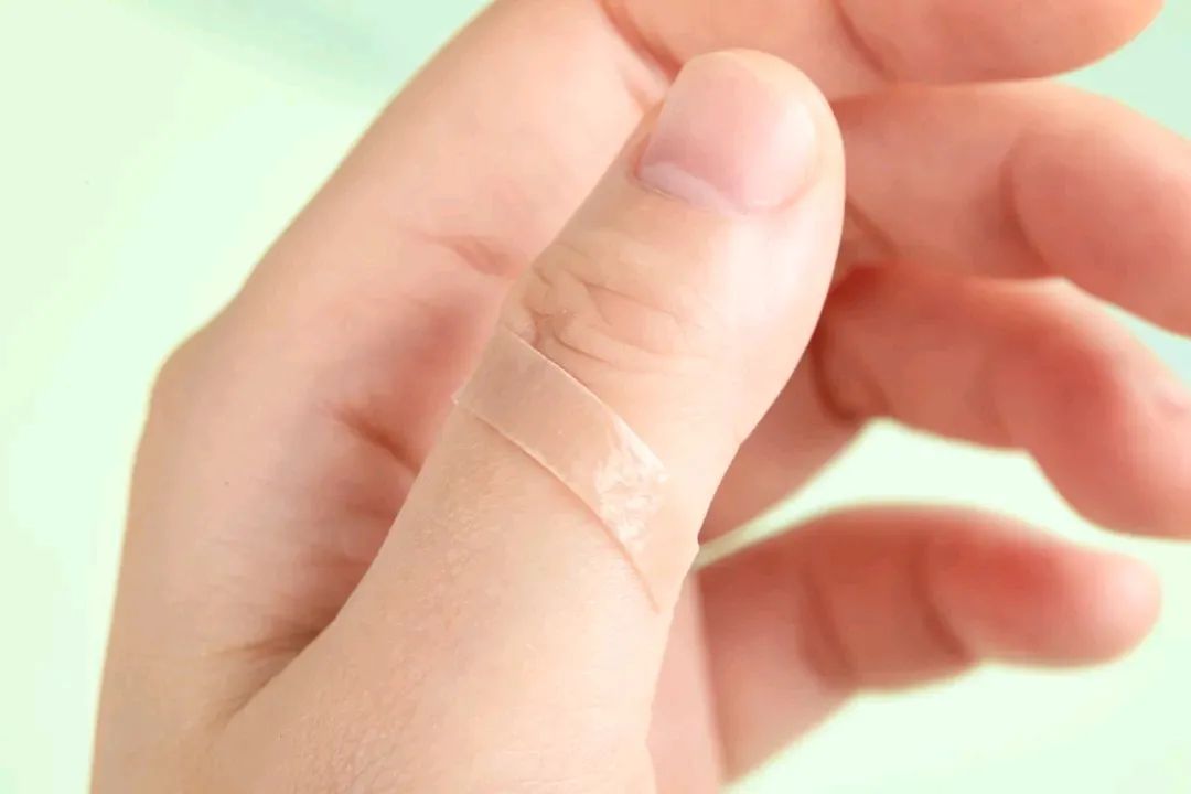 有效淡化疤痕的六个小妙招,贴上疤痕贴也长疤痕