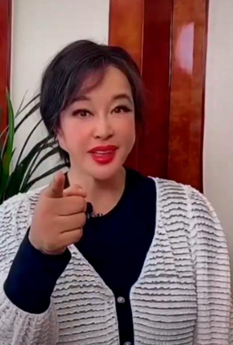 刘晓庆面容苍老遮脸,71岁刘晓庆素颜照片图文