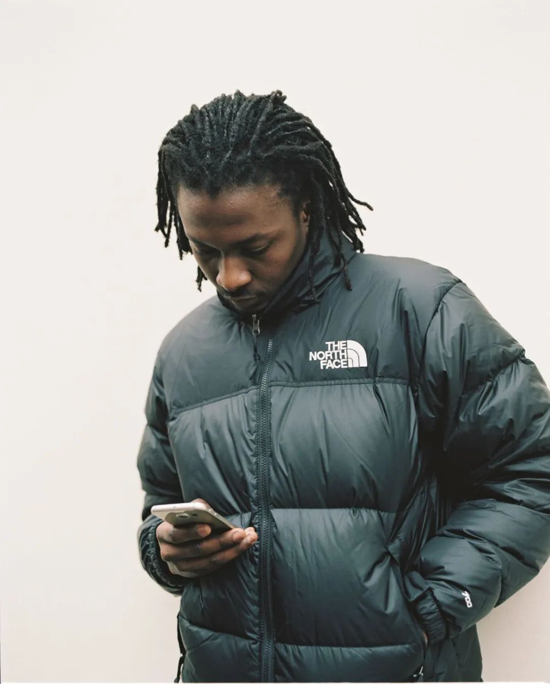 为什么满大街都是穿北面羽绒服的,北面羽绒服700和900的区别